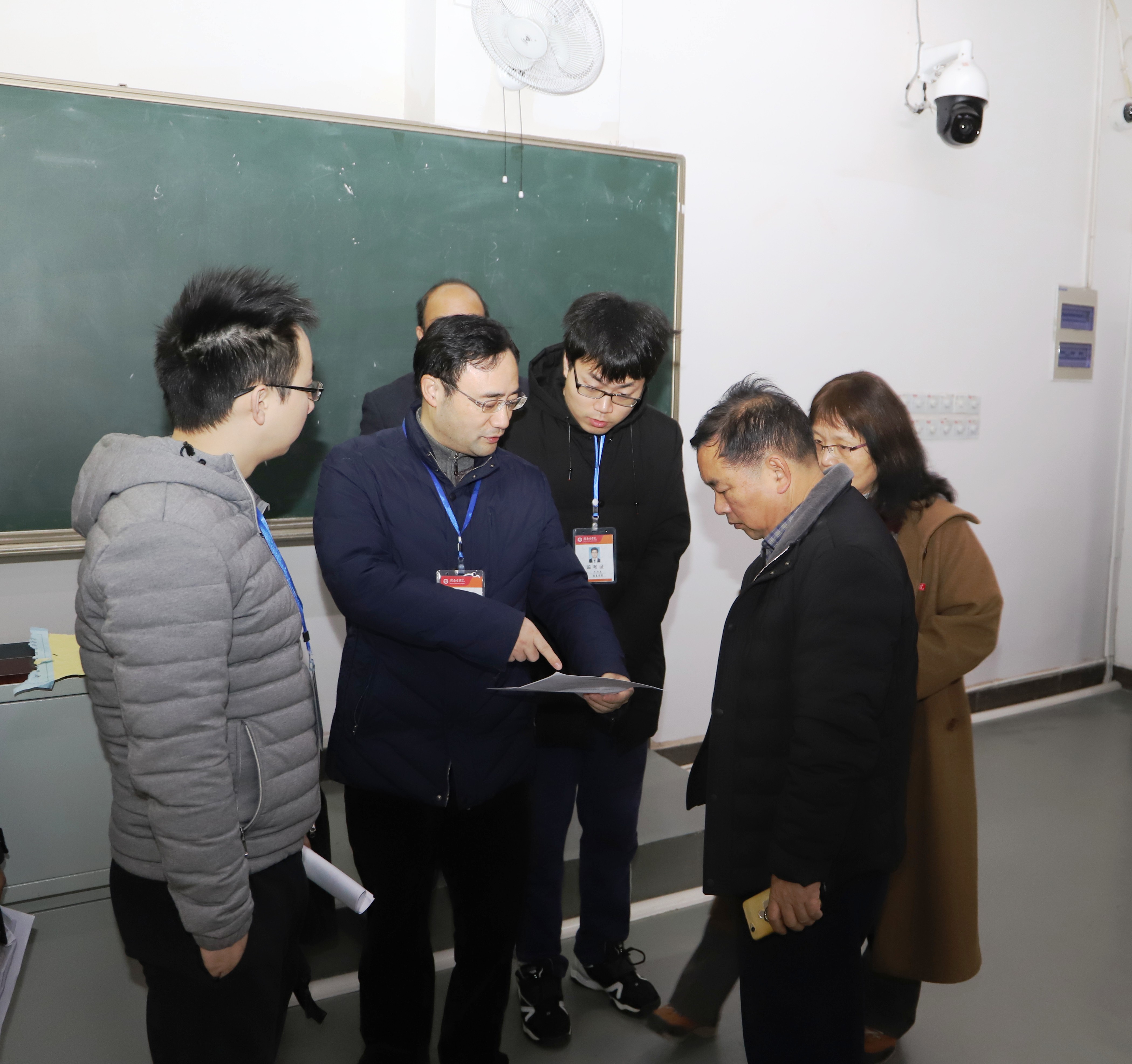 刘潜深入教学楼巡察期末考试工作-赣南医学院-gannan medical