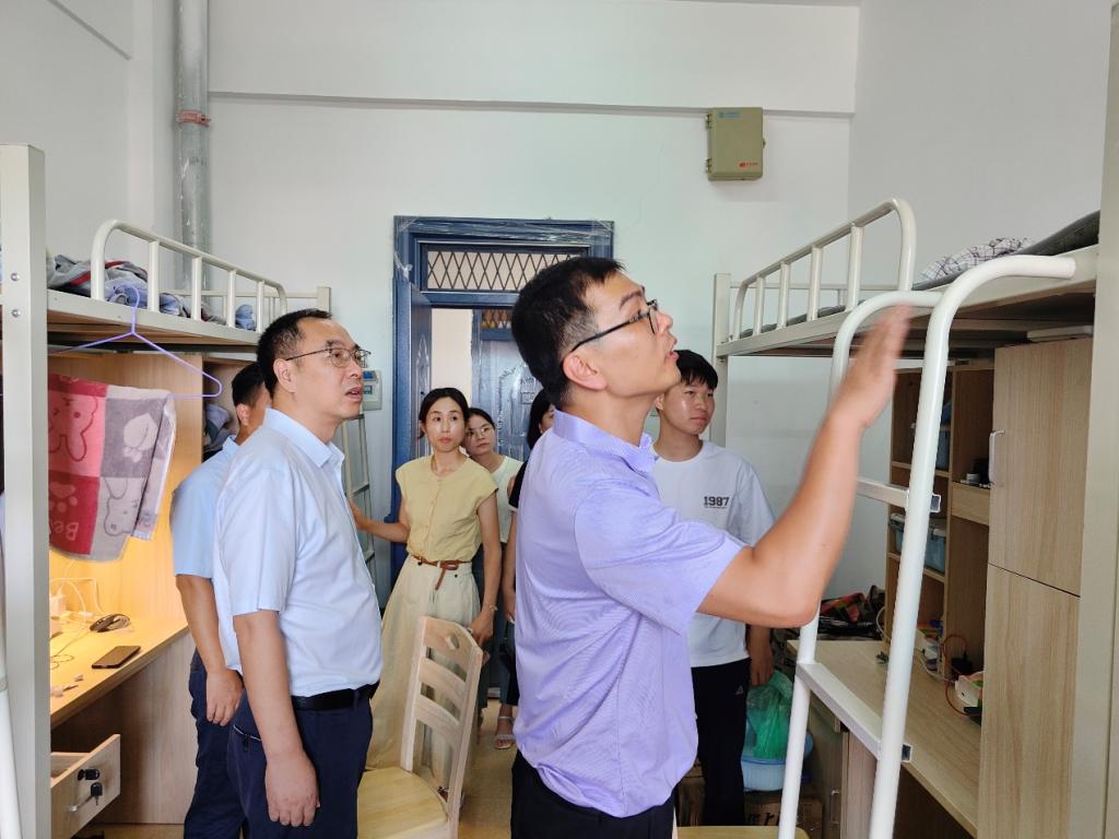全科医学院领导深入宿舍走访慰问学生